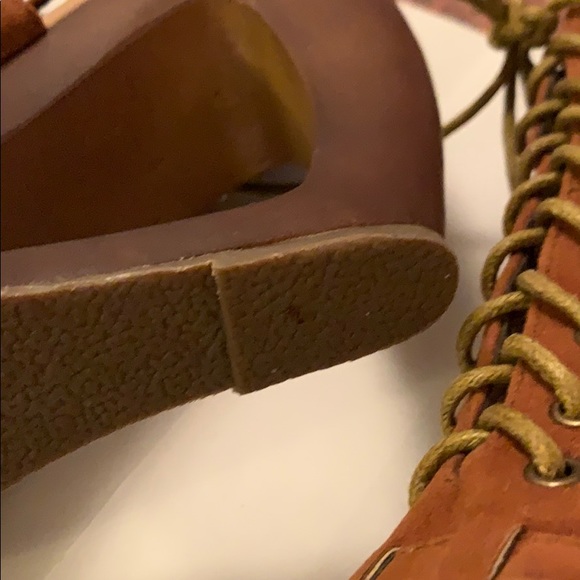 Super flirty wedge with a PEEP hole. NEW - Picture 7 of 11